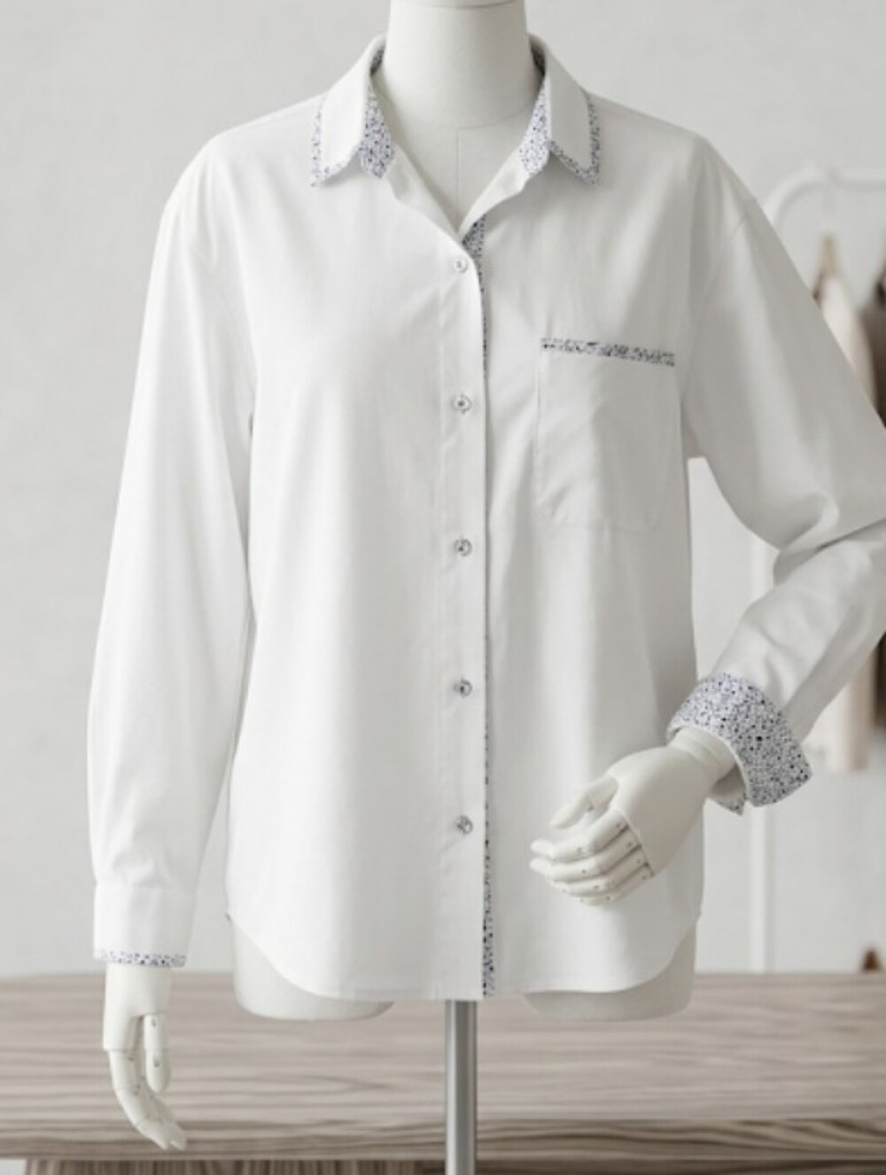 Talbots White Button Down Long Sleeve Shirt with Blue Speckle/Floral Trim (Sz L)